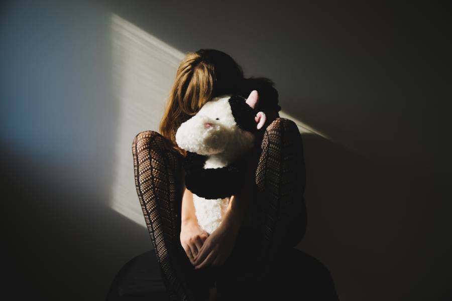 9 Signs You Are Dealing With Childhood Trauma